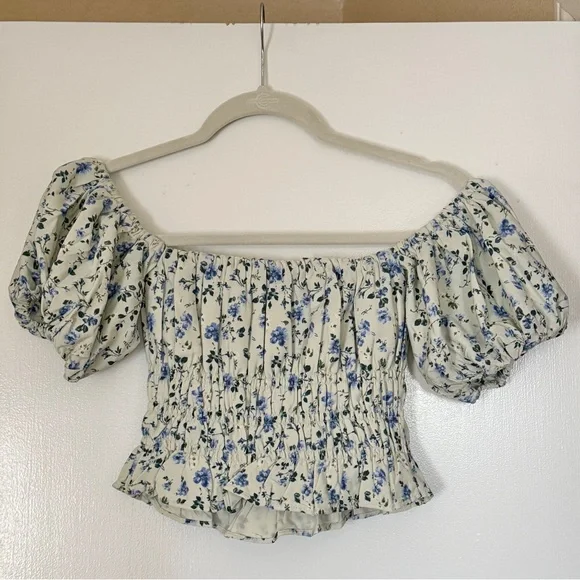 Abercrombie & Fitch Off-The-Shoulder Smocked Puff Sleeve Top | size XS - Picture 2 of 4